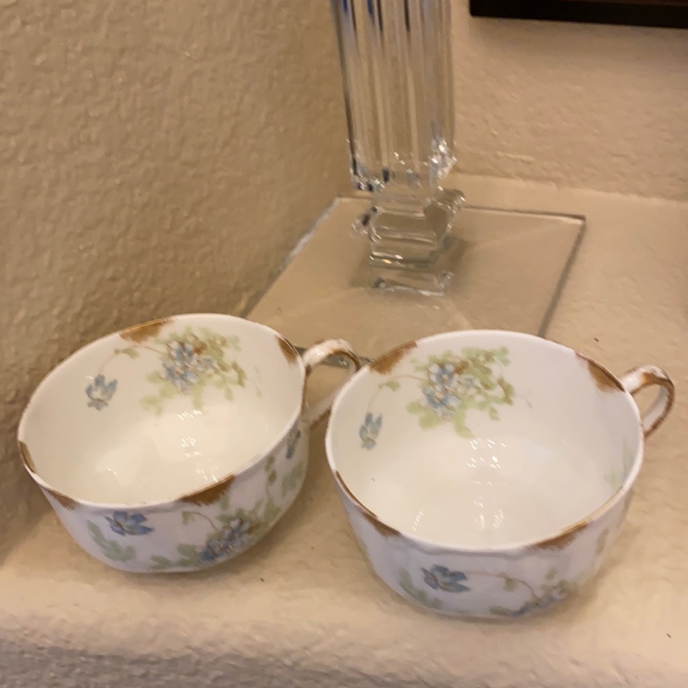 Lot-Two vintage Haviland France Limoges cups